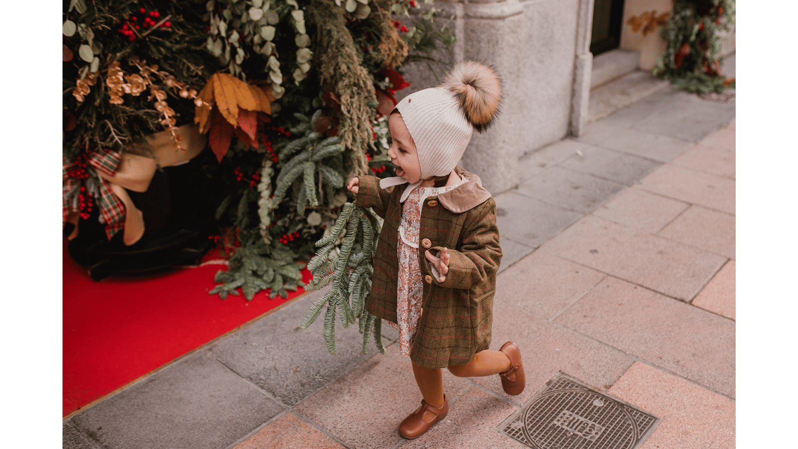 clara con su gorrito